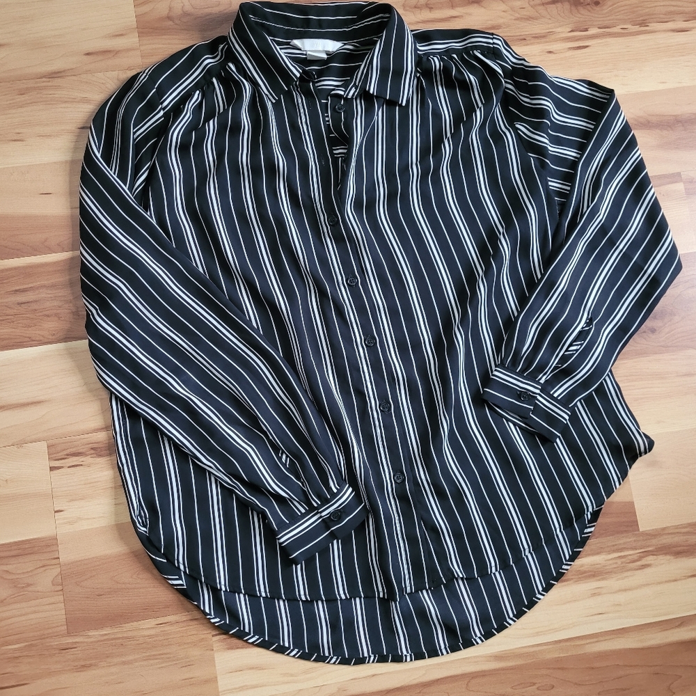 H&M Womens Button Down Shirt
